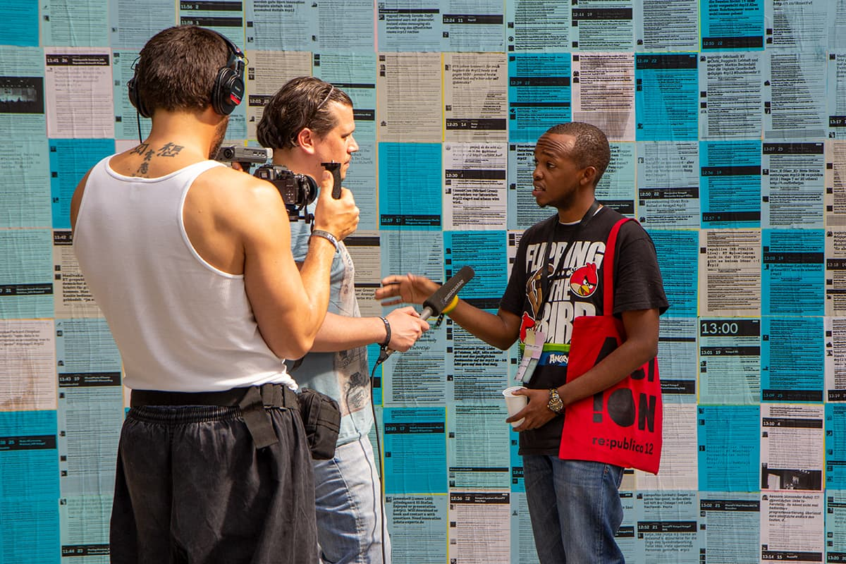 The wall was the most photographed motif of the conference and was often used as a backdrop for interviews.